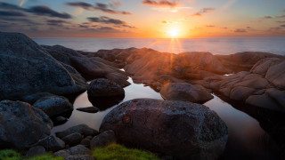 Sunset rocky beach water grass - arvid nyholm free wallpaper
