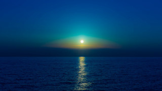 Bright orange sun night ocean - a bright sun free wallpaper