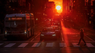 City street sunset bus person - outrun free wallpaper
