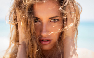 Woman beach pose blonde brown - free light wallpaper