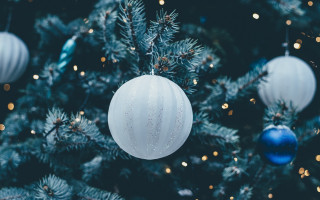 Christmas tree ornaments lights bauble - ornament free wallpaper