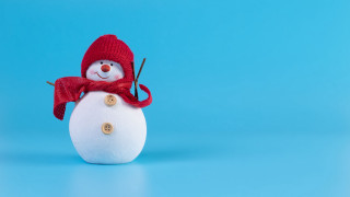 Snowman red hat scarf blue - a snowman free wallpaper