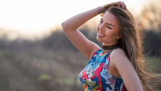 Woman longhair colorfuldress chokernose eyes - free bikini wallpaper