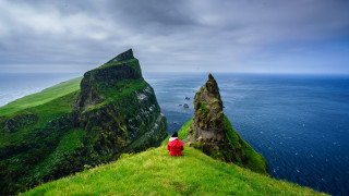 Hill ocean mountain green water - a green grass free wallpaper