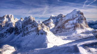 Mountain range snow blue sky 8 - snow under a blue sky free wallpaper