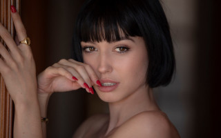 Woman red manicure ring posing - carol bove free wallpaper