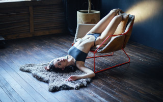 Woman laying rug laptop carol - a rug free wallpaper