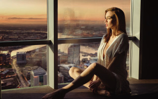 Woman window sill city sunset - the city free wallpaper