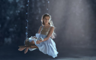 Little girl swinging bubbles teddy - a swing free wallpaper