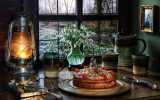 Cake table vase flowers stilllife - a vase of flowers free wallpaper