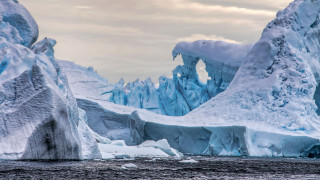Large iceberg snow boat ecological - side and a boat free wallpaper