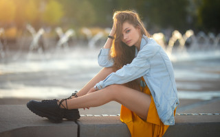 Woman fountain bokeh blonde sitting - a fountain free wallpaper for desktop