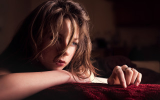 Woman leaning bed blue eyes - christabel dennison free wallpaper for desktop