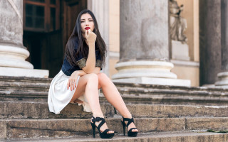 Woman sitting steps serious makeup - her mouth free wallpaper for desktop