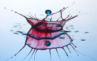 Red blue liquid splash water - drop of water free wallpaper