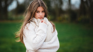 Woman white sweater field bokeh - a white sweater free wallpaper