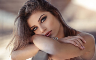 Annabel eyres portrait crossed arms - beautiful eye free wallpaper