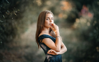 Elina karimova portrait dress brown - a woman in a dress free wallpaper for desktop