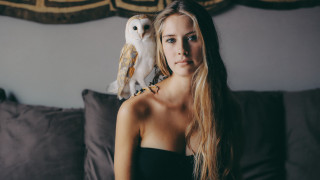Woman owl portrait livingroom blonde - a owl free wallpaper