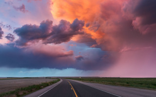 Road clouds yellow line cityscape - carl hoppe free wallpaper