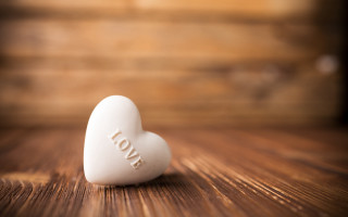 White heart on wooden table - the word love free wallpaper