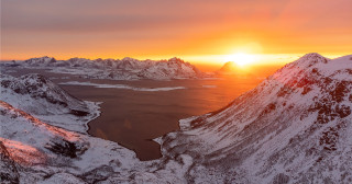 Mountain range sunset lake snow - artur grottger free wallpaper