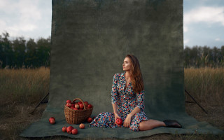 Woman apple basket nature fashion - annie leibovitz free wallpaper for desktop