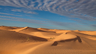 Desert clouds sand dunes mountains - a few sand free wallpaper