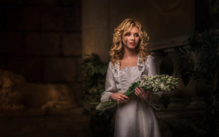 Woman white dress flower portrait - a bouquet of flowers free wallpaper for desktop