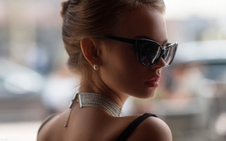 Anna hotchkis sunglasses necklace blurry - sunglass free wallpaper