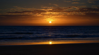 Sunset ocean beach figure gradient - free sunset wallpaper for desktop