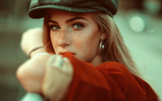 Woman hat redshirt portrait blurry - aestheticism free wallpaper for desktop