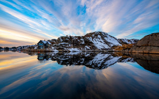 Mountain lake house clouds reflection - photography free wallpaper