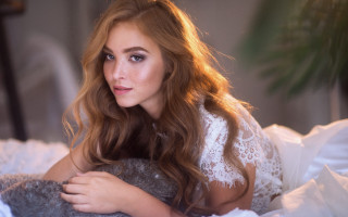 Elina karimova blonde portrait blurry - a teddy bear free wallpaper