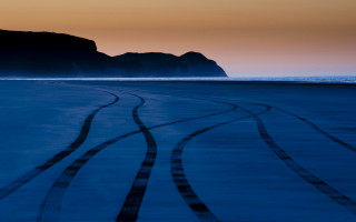 Snow tracks mountain sunset land - photography free wallpaper