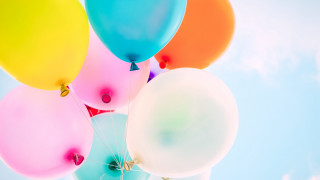 Balloons floating blue sky clouds 2 - the air together free wallpaper