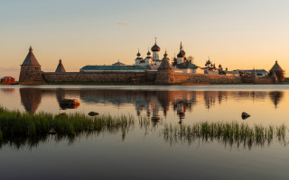 Castle lake clouds birds ruins - a few bird free wallpaper for desktop