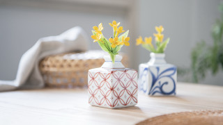 Table vases basket flowers beach - a basket free wallpaper for desktop