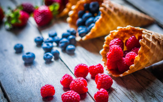 Berries icecream cones closeup food - blueberry free wallpaper