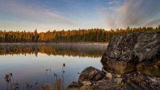 Lake trees rocks sky clouds - free forest wallpaper