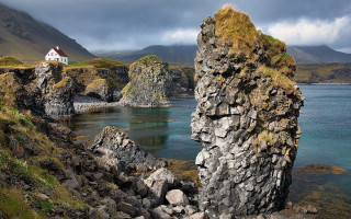 Cliff house overlook water mountains - a rocky cliff free wallpaper