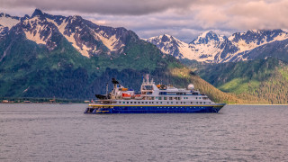 Large boat mountains trees cityscape - a mountain range in the background free wallpaper
