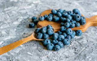 Wooden spoon blueberries ice winter - vanita free wallpaper