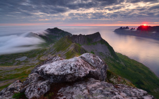 Mountain lake range clouds red - a mountain free wallpaper for desktop