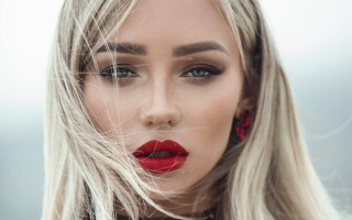 Blonde woman red lip flower - red lipstick free wallpaper