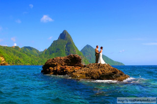 Couple rock ocean mountain range - a couple standing free wallpaper