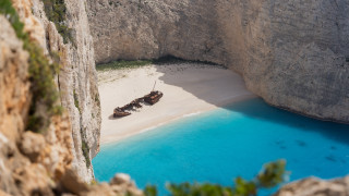 Boat beach cliff blue water - exekia free wallpaper