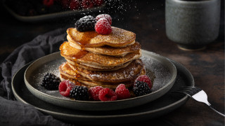 Pancakes berries powdered sugar plate - sugar free wallpaper