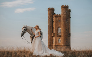 Wedding dress horse castle tower - a woman in a wedding dress free wallpaper