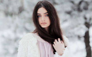 Eszter mattioni winter snow fur - a white coat free wallpaper for desktop